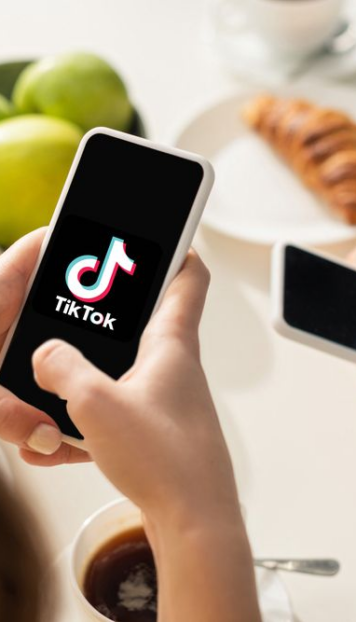 TikTok-apaga-su-feed-a-menores-a-partir-de-las-22 h