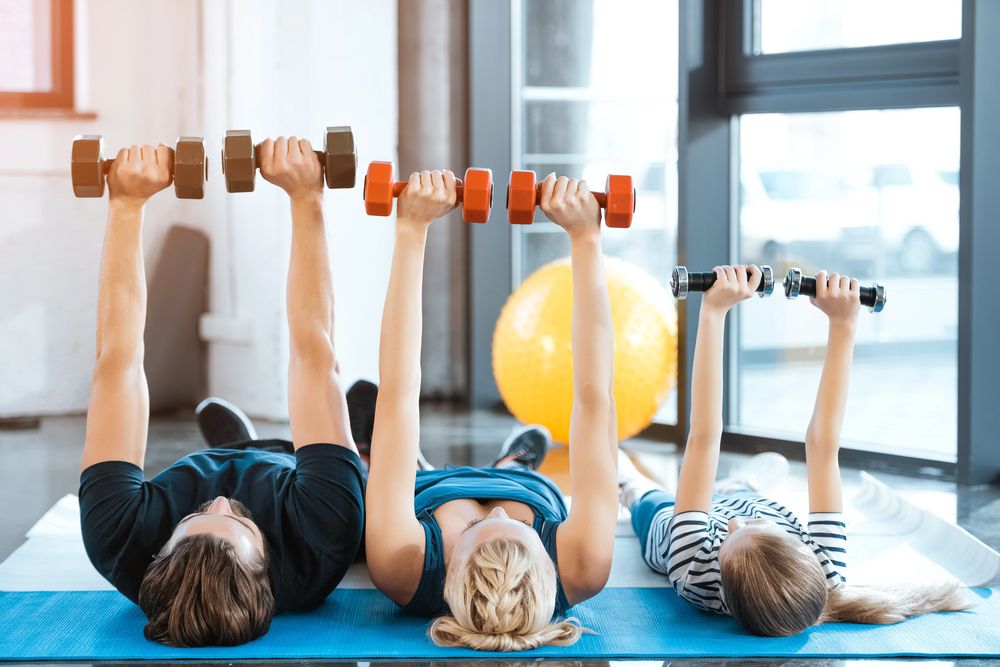 Fitness en familia: actividades que todos disfrutarán juntos