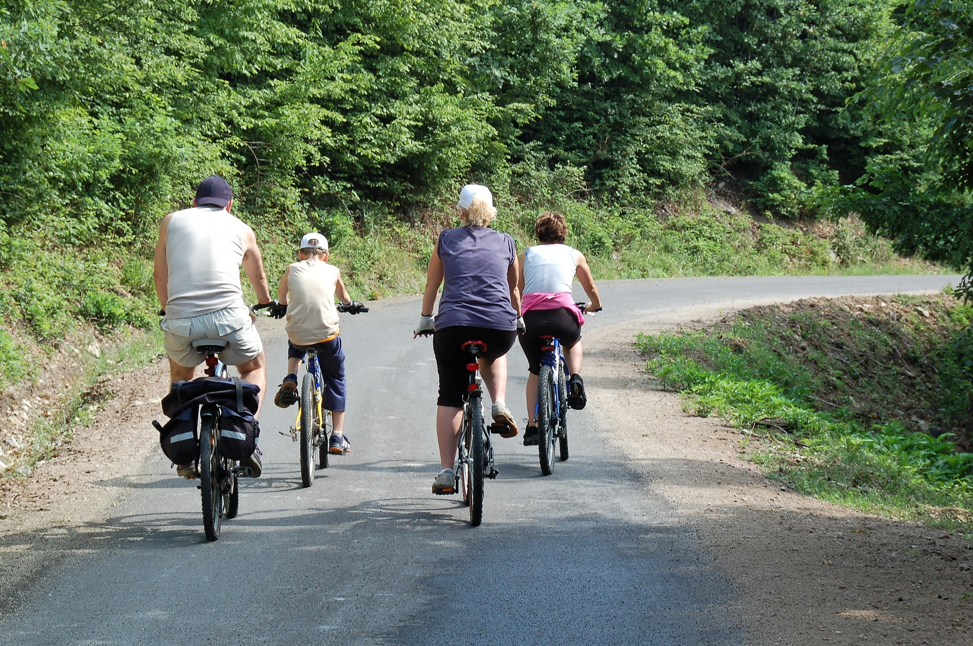 activitats en familia com una sortida en bicicleta